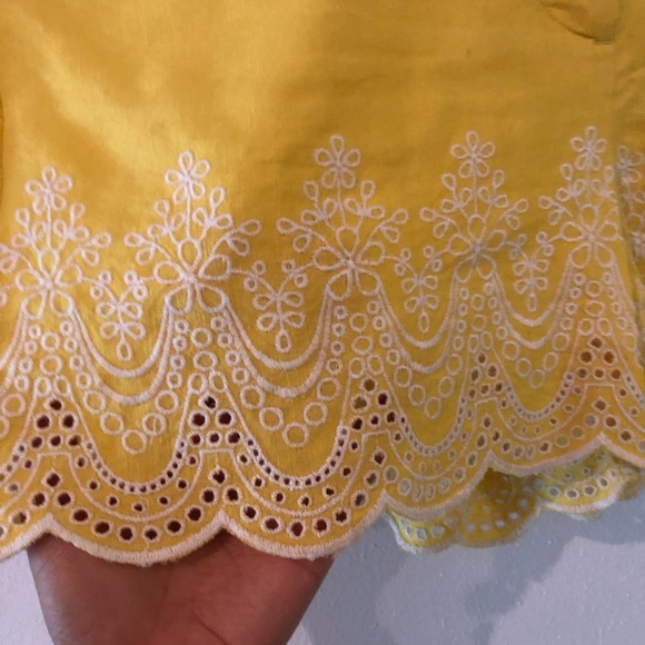 Loft Yellow Scalloped Shorts 0 - Picture 4 of 7